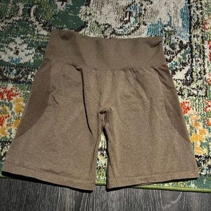NVGTN brown contour shorts